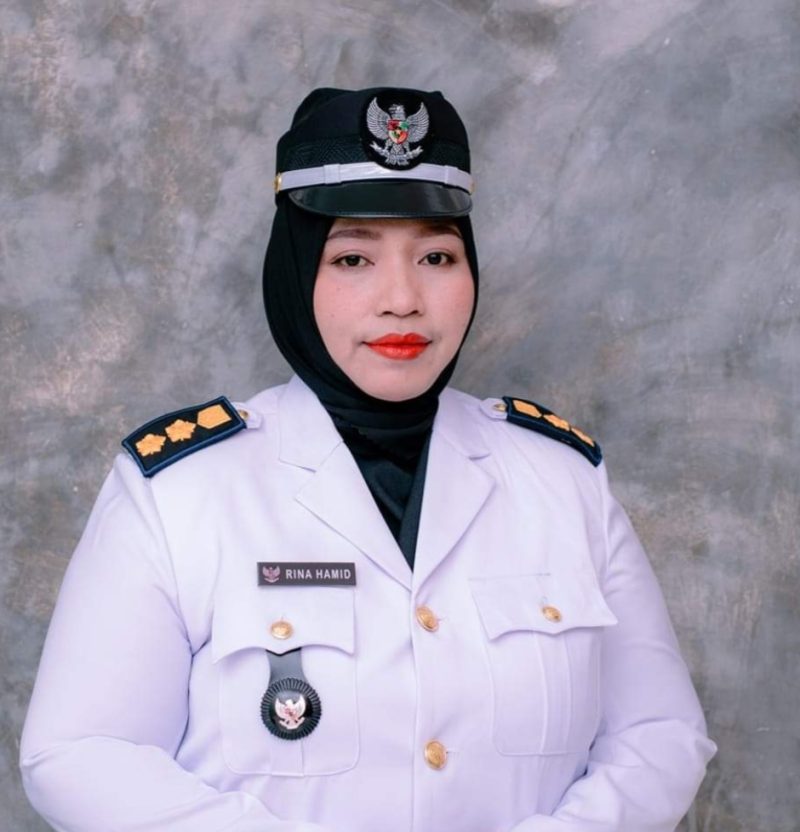 Kepala Desa Guruapin, Kayoa, Rina Hamid 