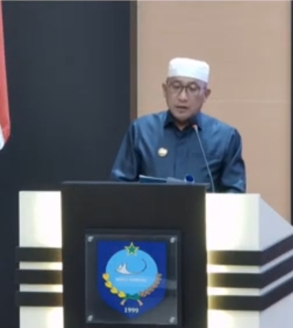 Wali Kota Ternate, Tauhid Soleman, saat beri jawaban pandangan umum fraksi-fraksi DPRD 