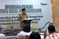 Wali Kota Ternate, M. Tauhid Soleman, beri sambutan pada giat Disnaker 