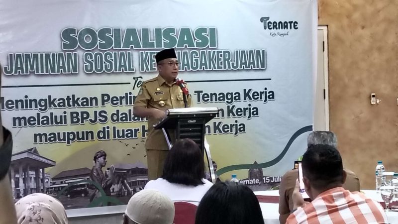 Wali Kota Ternate, M. Tauhid Soleman, beri sambutan pada giat Disnaker 