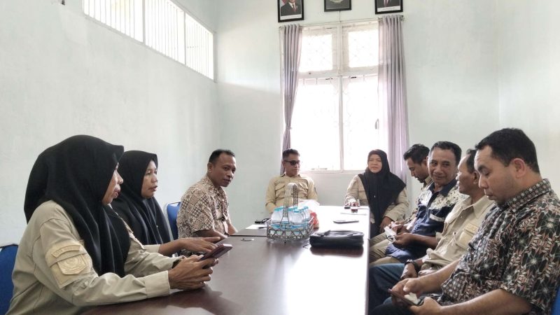 Rapat bersama Camat dan Lurah se-kecamatan Gamlamo 