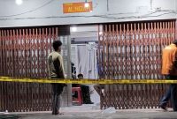 Pemasangan Police line, dilokasi kejadian