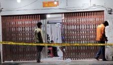 Pemasangan Police line, dilokasi kejadian