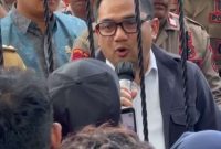 Ketua Komisi II DPR RI, Rifqinizamy Karsayuda, saat hering dengan massa aksi MARKAS untuk DOB Sofifi 
