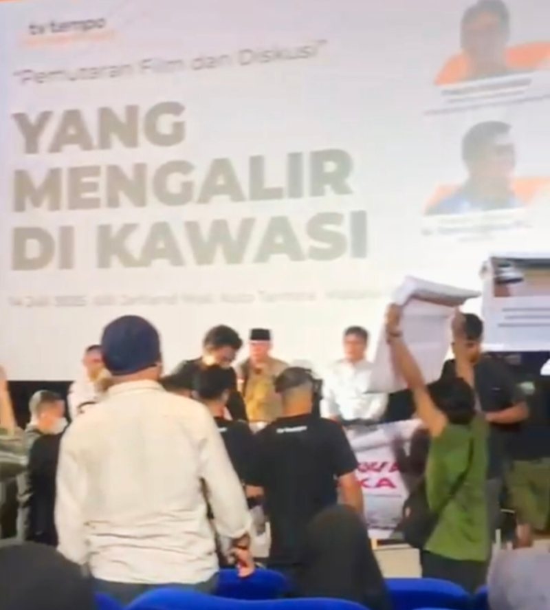 Aksi protes warga dan aktivitas Kawasi saat pemutaran film 