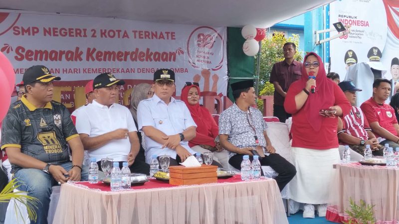 Kepsek SMPN 2 Kota Ternate, Nurhayati Pandawa, S.Pd., M.Pd