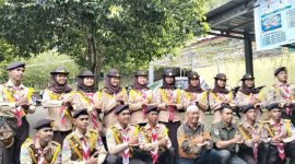 Foto bersama Kepsek SMAN 3 Kota Ternate dan 16 anggota Pramuka peserta Perkemahan Mabicab 2 Kota Ternate 