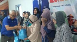 Penyerahan Sembako oleh DPD PAN Kota Tikep, ke warga Kel. Mareku