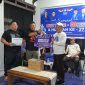 Sekwil PAN Malut, Jamrud H. Wahab, serahkan bonus untuk juara 1 lomba Domino DorPAN 2025