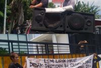 Ketua LSM LIDIK Malut, pimpin aksi di depan Kantor Perwakilan PT. Harita Grup 