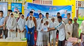 Anggota DPRD Morotai Fraksi PAN, serahkan bingkisan ke siswa/i Mis H Achmad Syukur