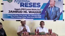 Anggota DPRD Malut, Jamrud H. Wahab di dampingi Lurah Foramadiahi, saat gelar reses