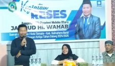 Anggota DPRD Malut, Jamrud H. Wahab di dampingi Lurah Mangga Dua dan ketua LPM, saat reses