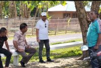 Jamrud H. Wahab bersama sejumlah tokoh masyarakat Tadenas 