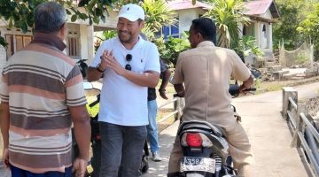 Ketua Fraksi API DPRD Malut, Jamrud H. Wahab, pantau langsung kondisi jalan dan jembatan di RT. 03 Kelurahan Tadenas 