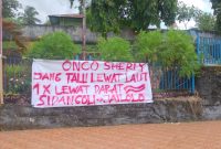 Spanduk Protes Untuk Gubernur Sherly Tjoanda Laos