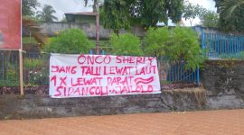 Spanduk Protes Untuk Gubernur Sherly Tjoanda Laos