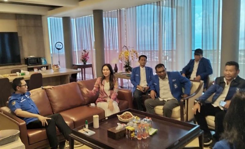 Sekjen DPP PAN, Eko Hendro Purnomo didampingi sejumlah petinggi partai baik DPP PAN maupun DPW PAN Malut, bertemu dengan Gubernur Malut, Sherly Tjoanda Laos 