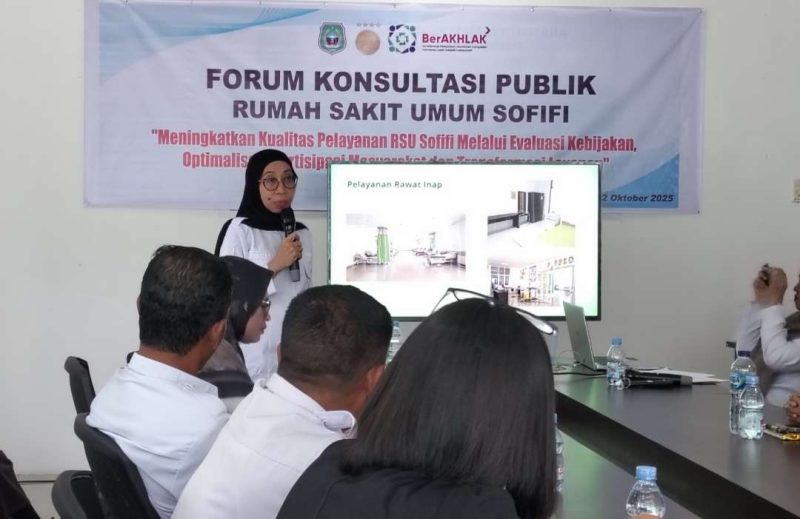 Direktur RSU Sofifi, dr. Sylvia Umaternate, saat berikan paparan di FKP