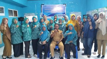 Foto bersama usai giat sosialisasi pembinaan Kader Posyandu (Dasawisma) Jambula