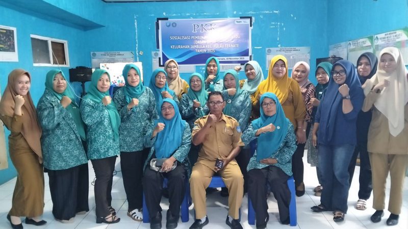 Foto bersama usai giat sosialisasi pembinaan Kader Posyandu (Dasawisma) Jambula