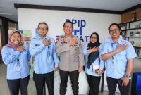 Foto bersama Kapolda Malut, Irjen Pol. Drs. Waris Agono, M.Si dan Cru RRI Ternate, usai dialog