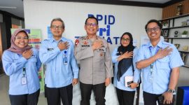 Foto bersama Kapolda Malut, Irjen Pol. Drs. Waris Agono, M.Si dan Cru RRI Ternate, usai dialog